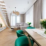 Boho Deluxe - Najwiekszy 130m2 Nad Jeziorem Ukiel Z 50m Tarasem, Przy Jeziorze, Garaz Podziemny, Klimatyzacja, 3 Sypialnie Salon, 2 Lazienki, Winda, Fvat Daire Olsztyn (Warmian-Masurian)