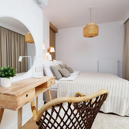 Boho Deluxe - Najwiekszy 130m2 Nad Jeziorem Ukiel Z 50m Tarasem, Przy Jeziorze, Garaz Podziemny, Klimatyzacja, 3 Sypialnie Salon, 2 Lazienki, Winda, Fvat Lägenhet Olsztyn (Warmian-Masurian)