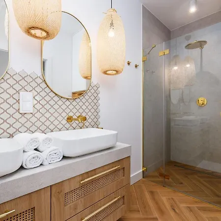 아파트 Boho Deluxe - Najwiekszy 130m2 Nad Jeziorem Ukiel Z 50m Tarasem, Przy Jeziorze, Garaz Podziemny, Klimatyzacja, 3 Sypialnie Salon, 2 Lazienki, Winda, Fvat *